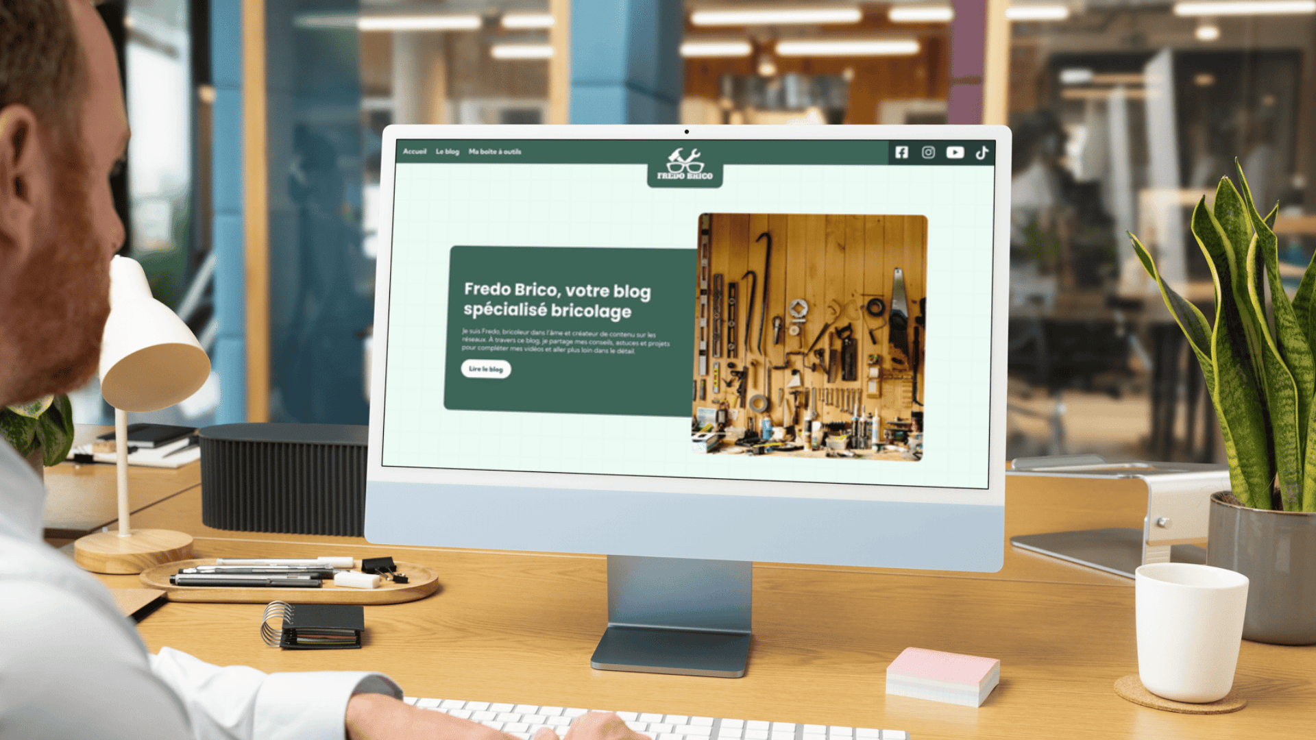 Écran d'ordinateur de bureau affichant la page d'accueil du blog bricolage Fredo Brico